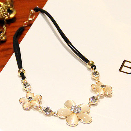 高档五叶花朵猫眼石夸张韩国韩版配饰装饰饰品首饰短款锁骨项链女