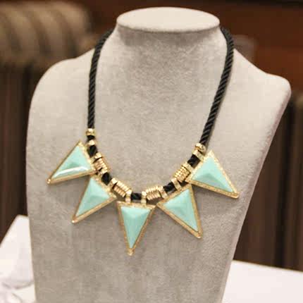 朋克风潮黑水晶小三角欧美夸张韩版配饰装饰短款锁骨链颈链项链女